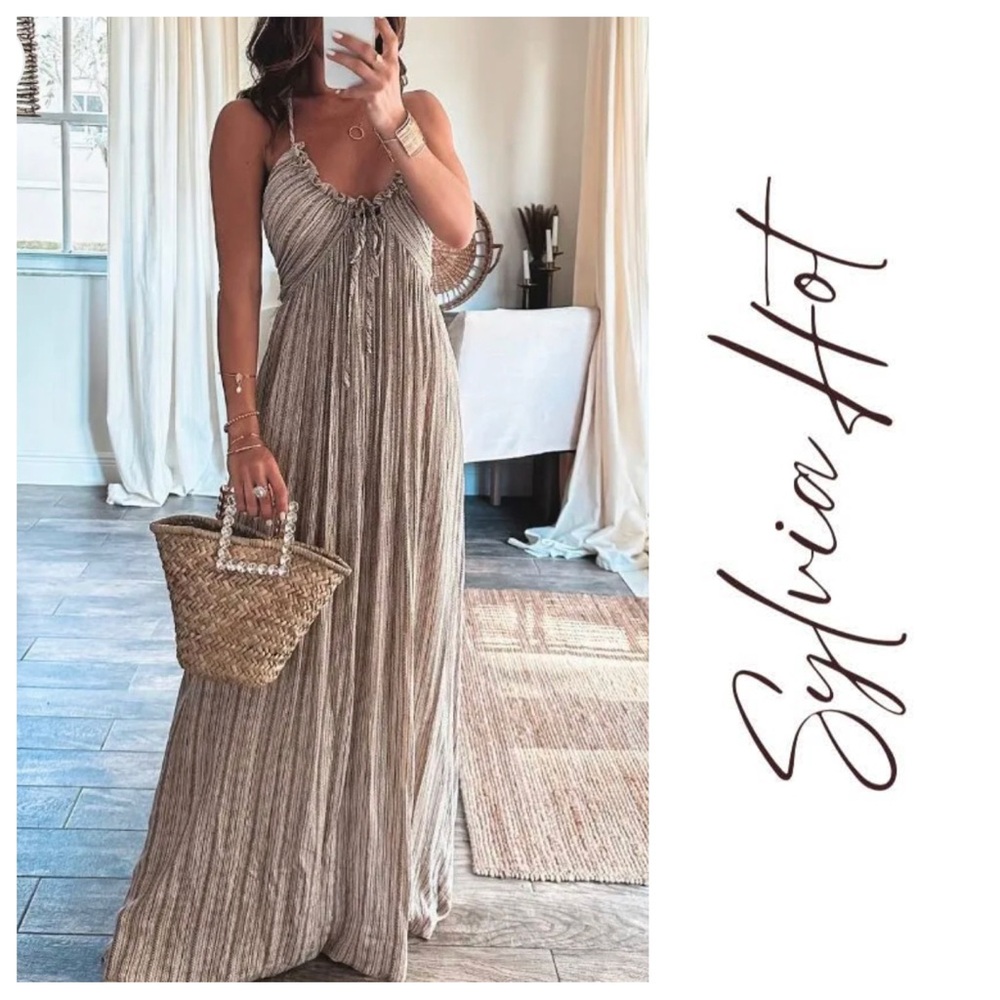 NWT! Sylvia Hot Maxi Dress